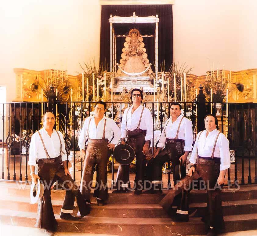Los Romeros de la Puebla en la Ermita del Rocío